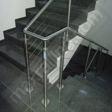 Парапет за стълби